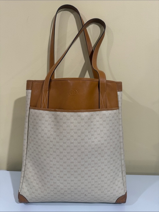 Gucci Handbags - Authentic Gucci Tote - Vintage Gucci shoulder bag- Gucci Computer handbag